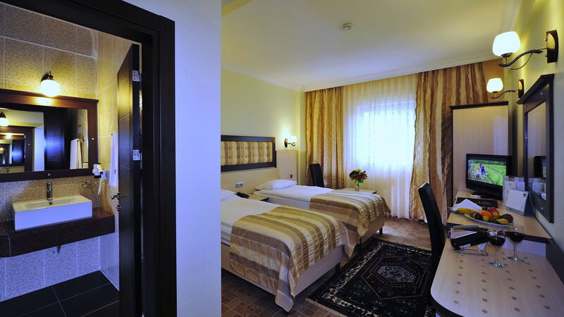 Monark Hotel